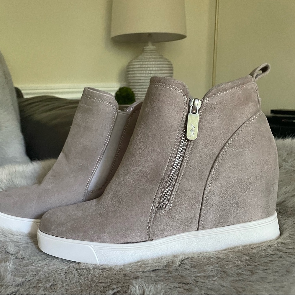 Anne Klein Sport Carsen Taupe Suede Wedge Sneakers. Size 8.5